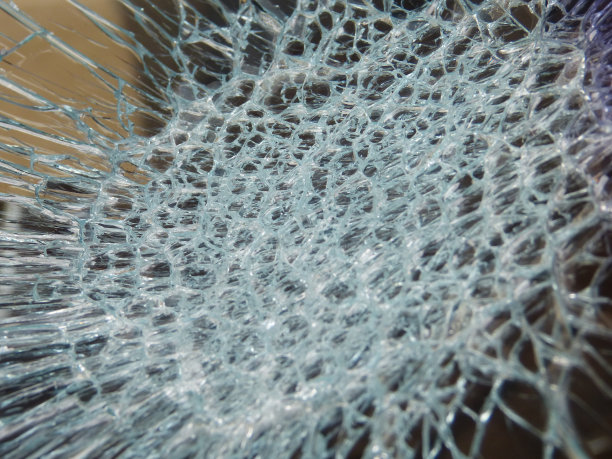 破碎的挡风玻璃图片下载