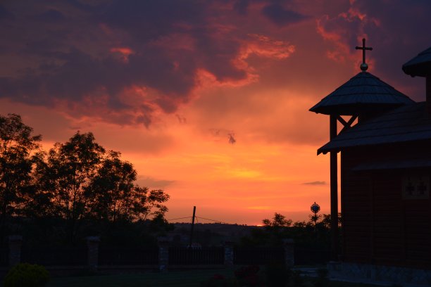 教堂在日落图片下载