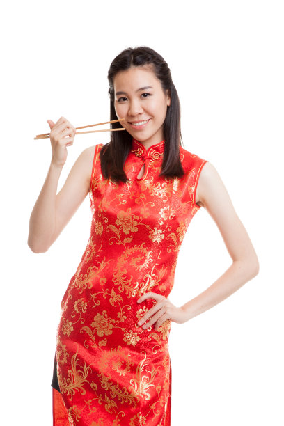 亚洲女孩穿着中国旗袍和筷子。图片下载