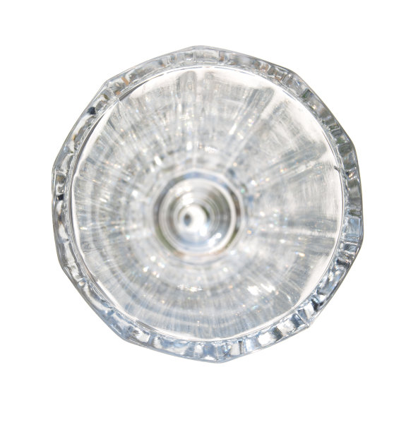 空酒杯的底部有透明的酒杯。图片下载