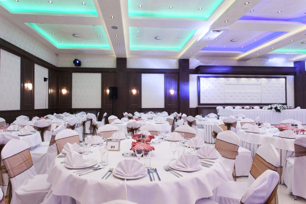 宴会厅里灯火通明图片下载