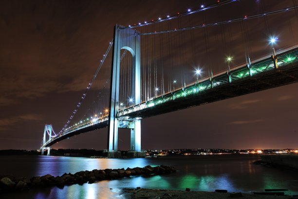 维拉萨诺大桥晚上图片下载