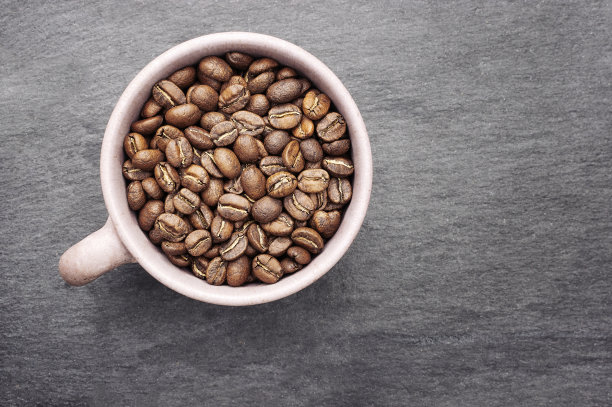 杯子里的咖啡豆图片下载