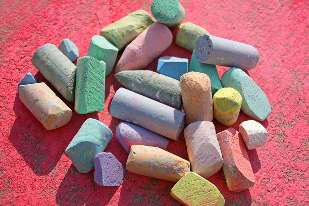 彩色人行道粉笔图片下载