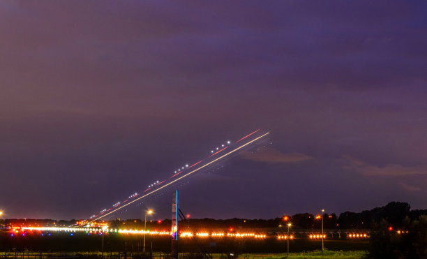 机场夜图片下载