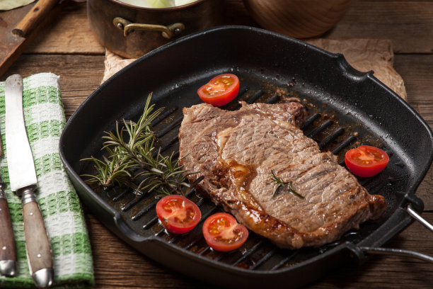 煎牛排。图片下载