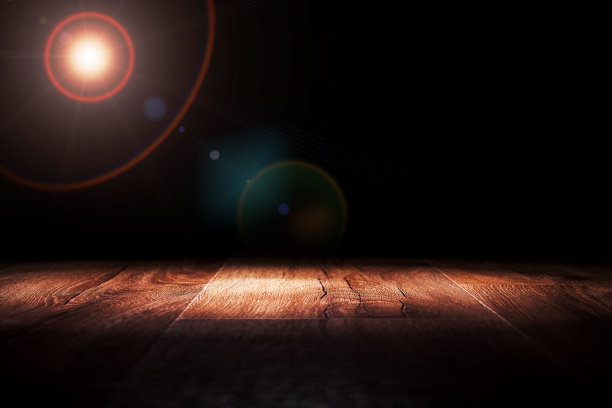 空房间木地板上的灯光图片下载