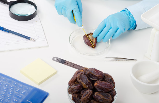 把日期切成两半供分析图片下载