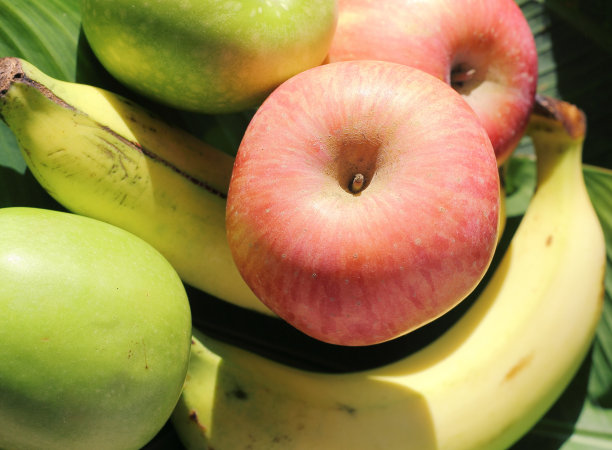 绿色的红苹果图片下载