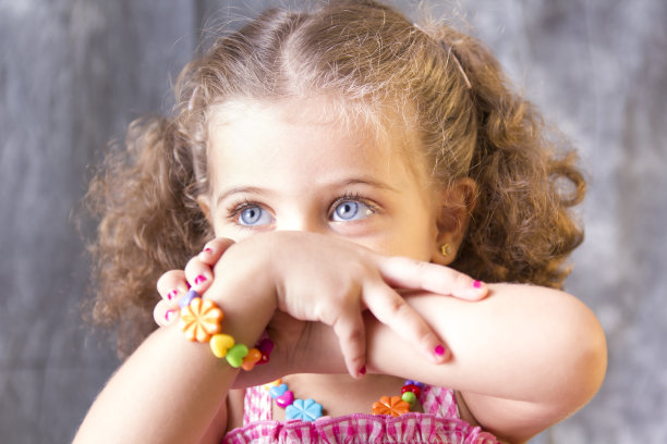 快乐的女孩图片下载