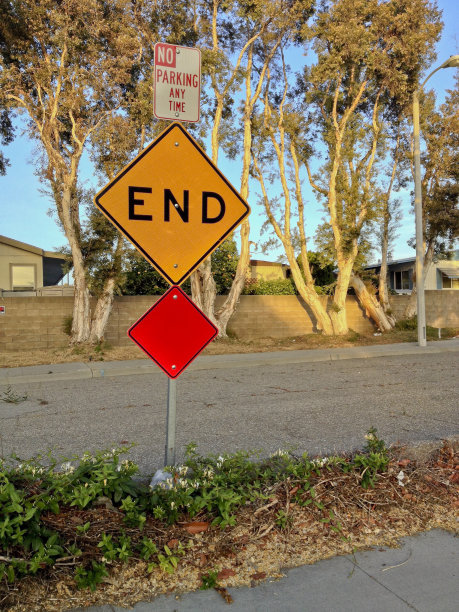 死胡同在柔和的发光的光图片下载