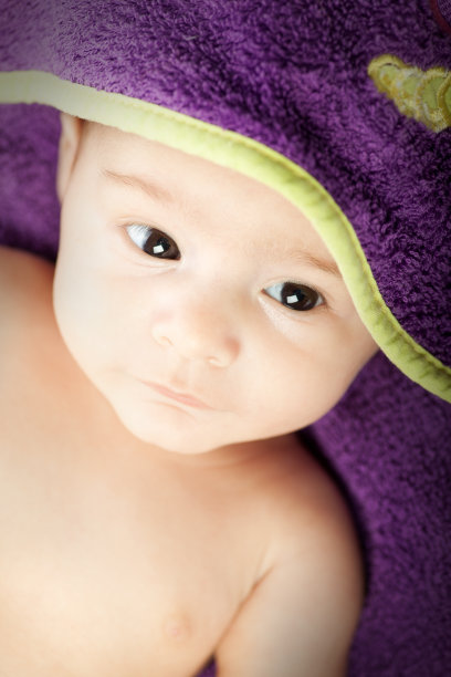 婴儿沐浴后图片下载