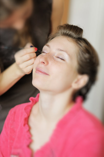 新娘应用婚礼化妆专业艺术家图片下载