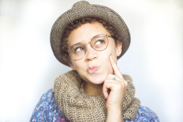 书呆子女孩思考图片下载