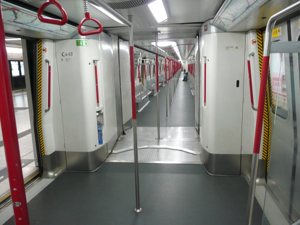 空荡荡的地铁图片下载