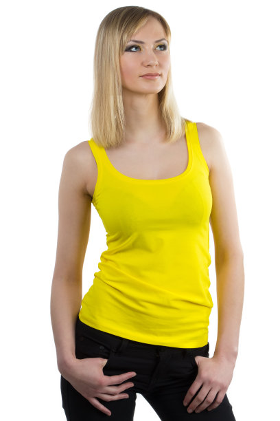 画着黄色妆容的年轻女子抬起头来图片下载