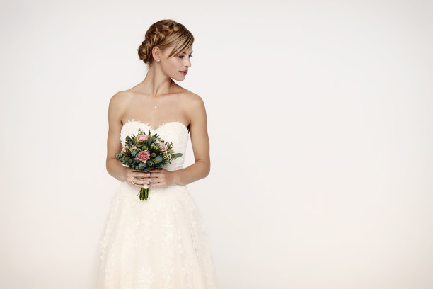 拿着花的女士图片下载