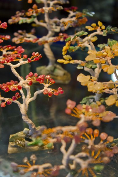 宝石树雕塑。图片下载