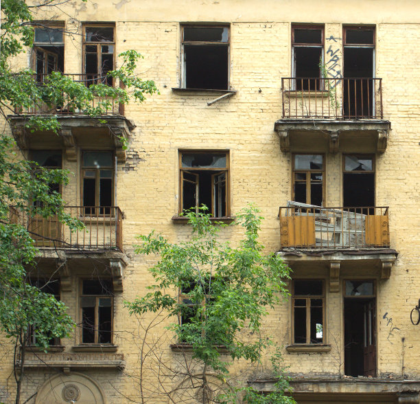 装修前废弃无人居住的房子正面图片下载