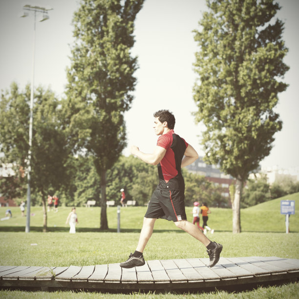 跑步运动员图片下载