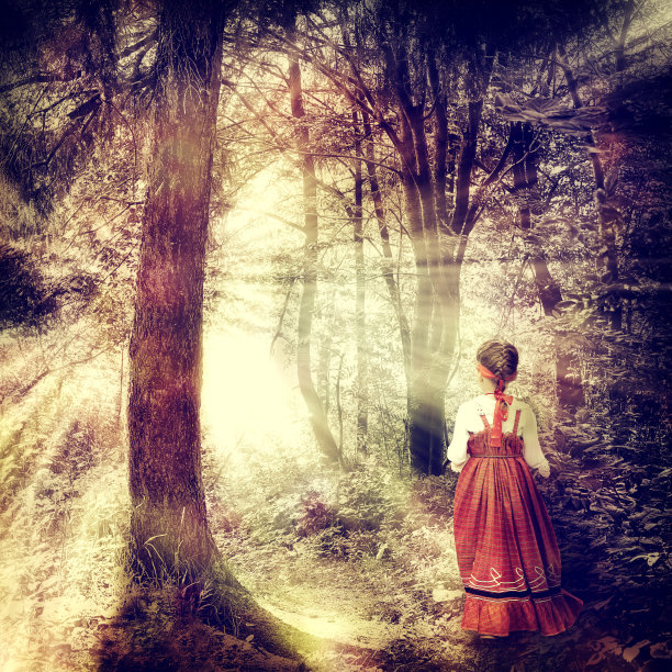 森林中的女孩图片下载