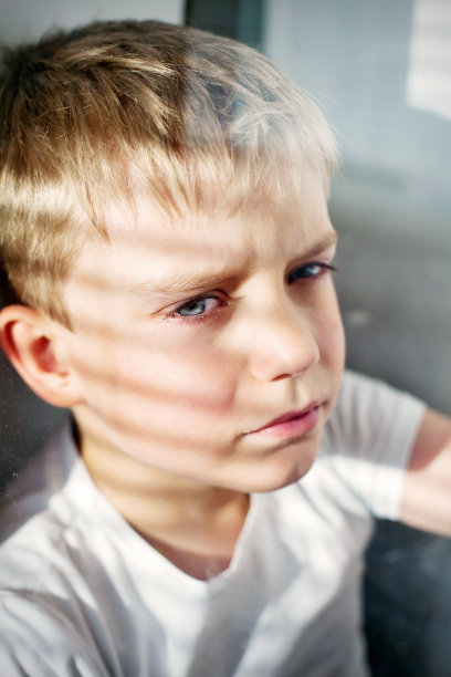 男孩的画像图片下载