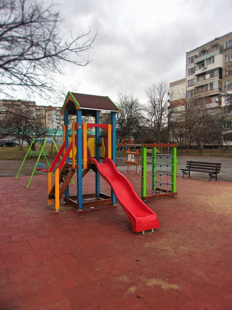 817-多彩的社区游乐场图片下载