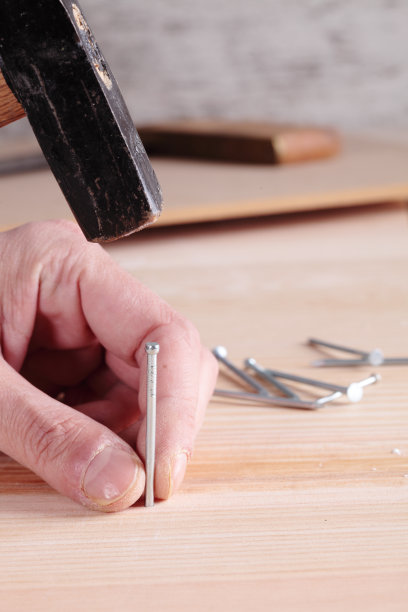 锤子和钉子图片下载