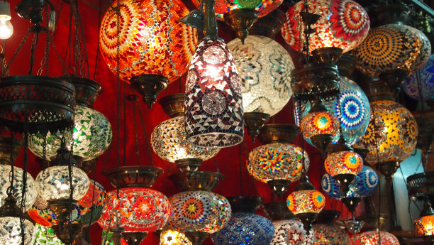 土耳其伊斯坦布尔市场上的灯笼图片下载