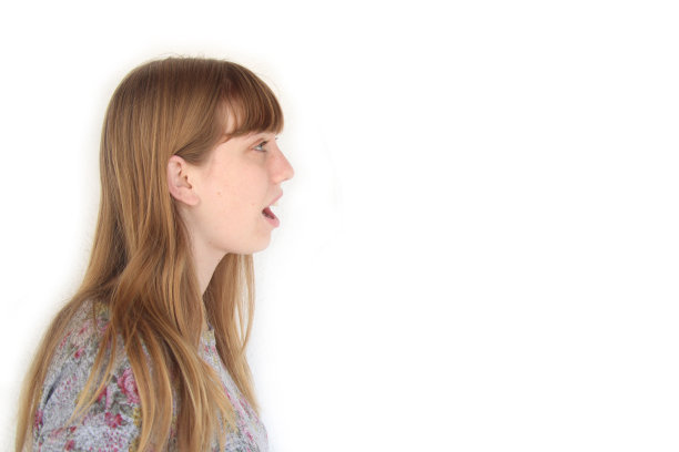 年轻女子说图片下载