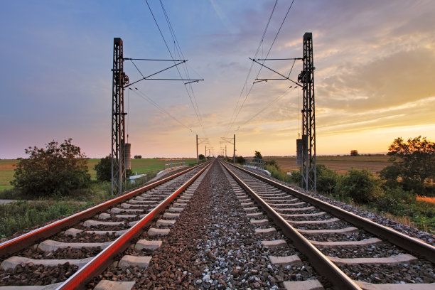 铁路在日落时分图片下载