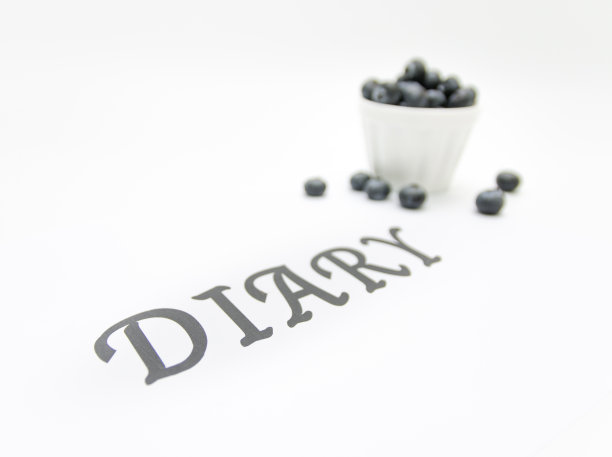 日记和铅笔。图片下载