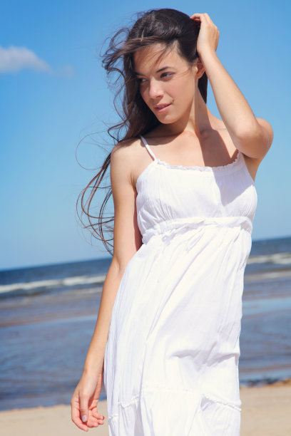 走的女孩图片下载