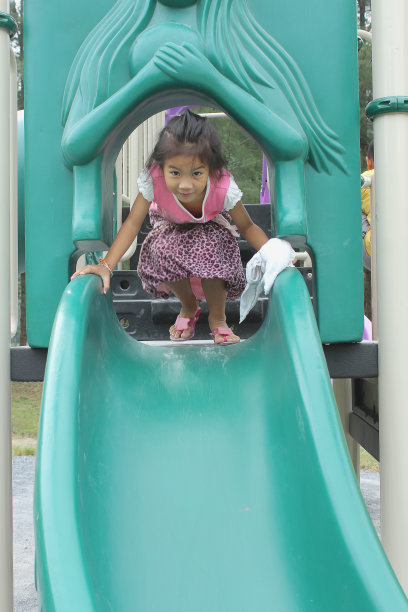 女孩喜欢操场图片下载