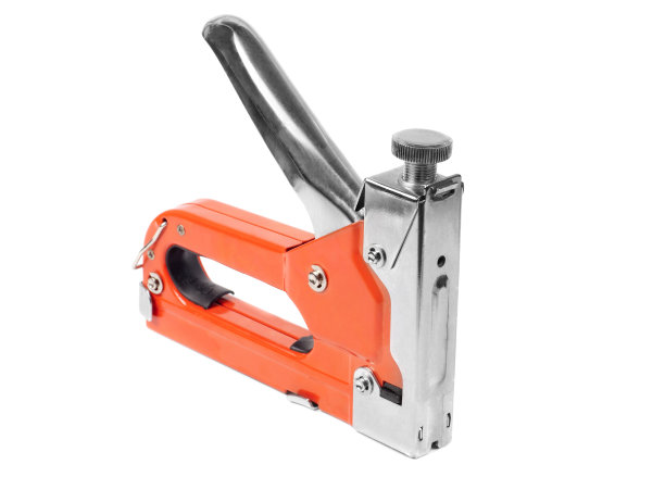 红色结构的订书机孤立在白色上。图片下载