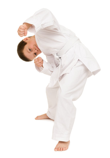 男孩在白色和服摆姿势图片下载