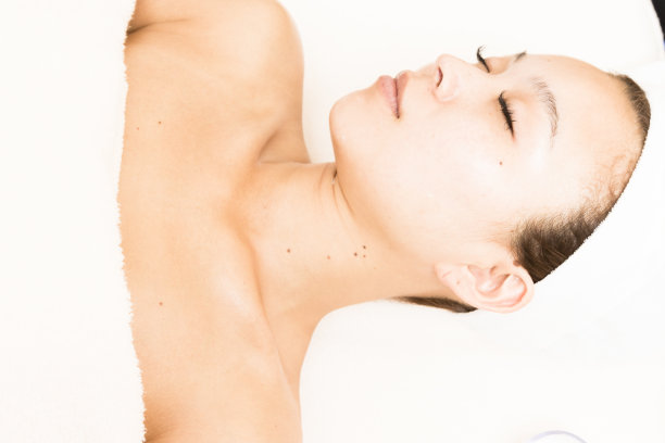 面部按摩治疗亚洲女性图片下载