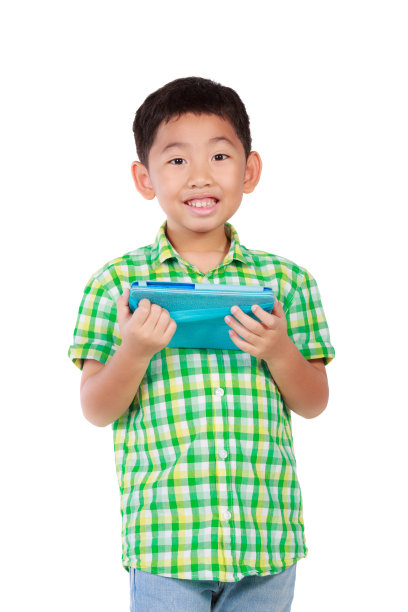 亚洲小男孩用平板电脑图片下载