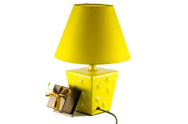 黄色床头灯和礼盒图片下载