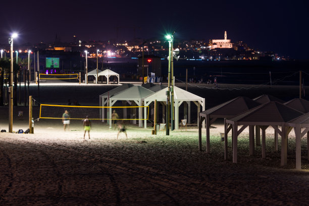 以色列特拉维夫市晚上的海滩图片下载