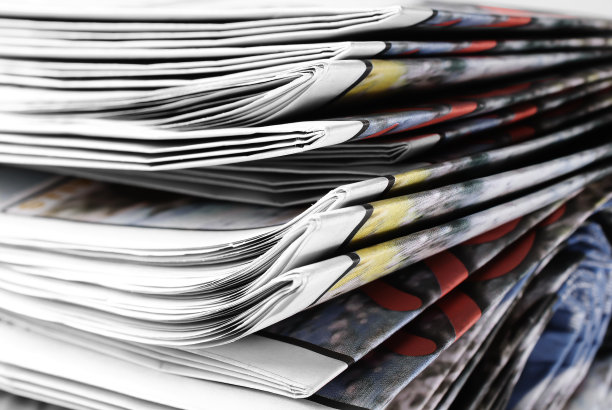报纸堆图片下载