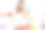 在电话上分享知识。年轻女子谈论烹饪图片下载