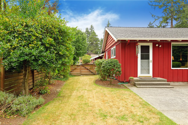 住宅外部后院与步出地下室图片下载