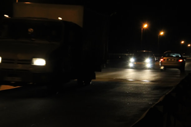 夜景模糊了车灯图片下载