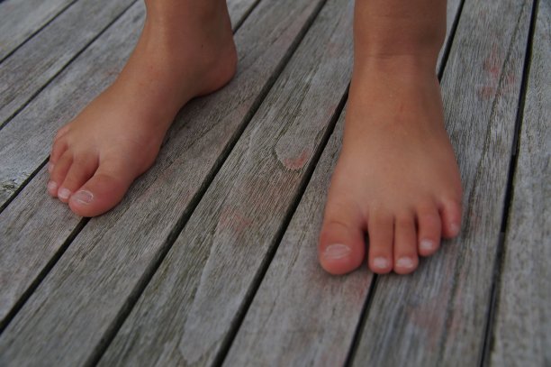 可爱的孩子的脚图片下载