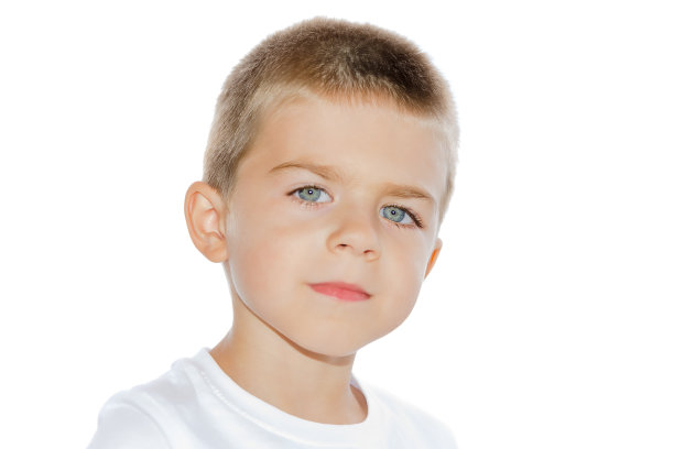 一个漂亮的蓝眼睛男孩的肖像图片下载