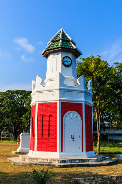 夕阳下的钟楼图片下载