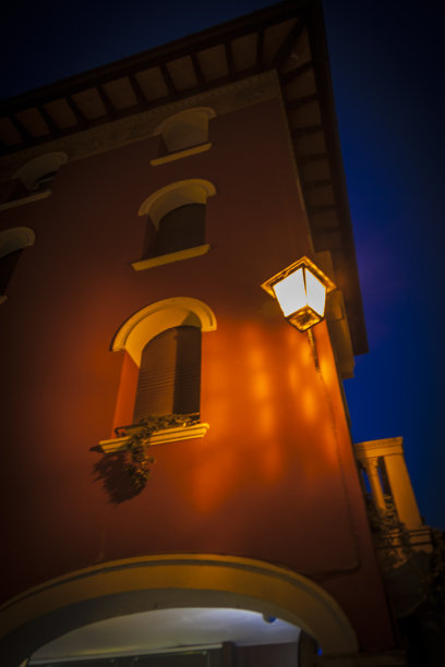 波登的历史建筑夜景图片下载