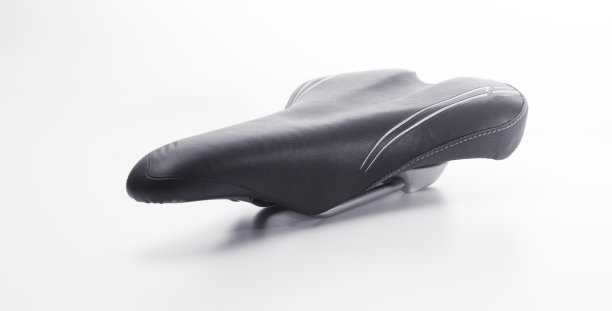 自行车座位是黑白相间的图片下载
