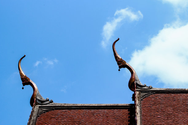 寺庙后面的天空很好图片下载